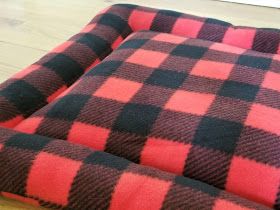 Dog Crate Pillows, Dog Bed Quilt, Small Dog Bed Sewing Pattern, Diy Waterproof Dog Bed, Dog Beds Diy Easy, Diy Dog Blanket No Sew Fleece, Easy Sew Dog Bed, Dog Bed Sewing Pattern Free, Easy Dog Beds How To Make