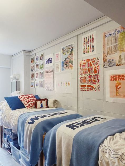 lmaloney21 | VSCO Umich Dorm, Dorm Room Inspo Aesthetic, Red Dorm Room, Red Dorm, Room Inspo Aesthetic, Dorm Room Inspo, Room Decor College, Red College, Dorm Headboard