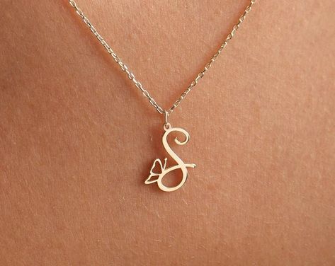 S Pendant Letter Gold, S Locket Letter Gold, Pendent For Men, Letter S Necklace, Xare, Jewelry Hacks, Gold Bracelet Simple, Locket Design, Gold Earrings Models