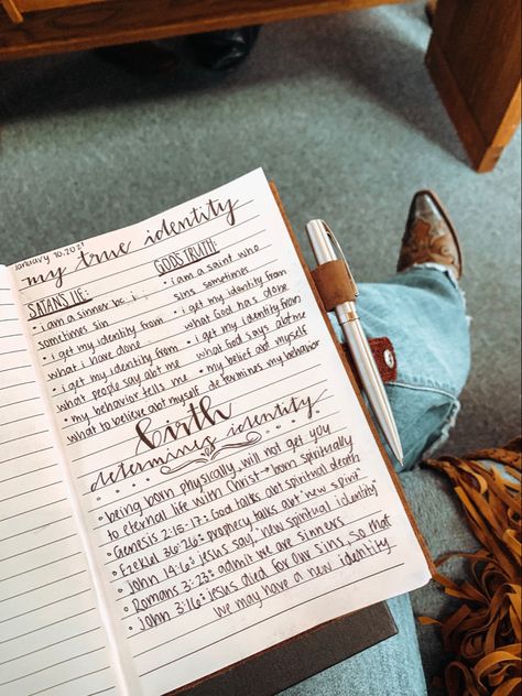 Cute Sermon Notes, Church Notes Journal Ideas Aesthetic, Sermon Notes Aesthetic, Church Notes Aesthetic, Sermon Notes Journals, Church Notes Journal Ideas, Bible Sticky Notes, Bible Binder, Jesus Notes