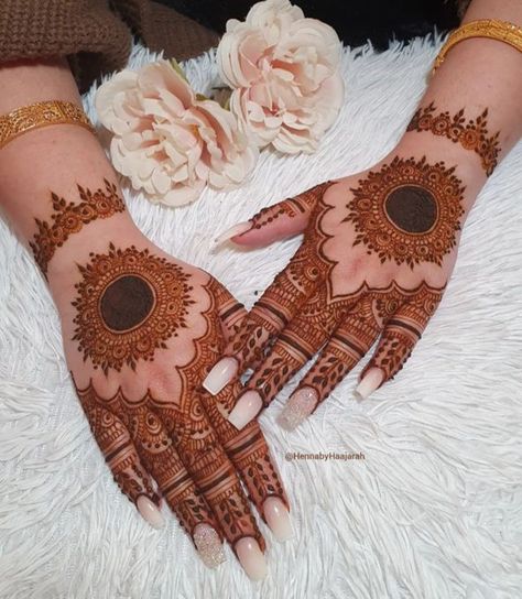 Mehendi Flower Designs, Mehendi Pakistani, Flower Design Mehndi, Mehndi Flower Designs, Pakistani Mehndi Design, Mehendi Designs Bridal, Brides Mehndi, Finger Designs, Henna Flowers