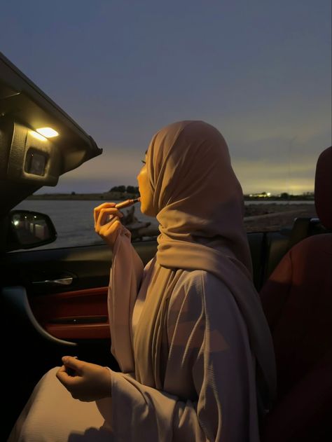 no face pose| hijabi pose idea| summer cruising| rooftop down| birthday pic ideas| Eid photoshoot| poses in car| sunroof down| convertible car No Face Hijabi Pictures, Hijabi Back Pose, Instagram Post Ideas No Face, Pfp Photo Ideas, Hijabi No Face Aesthetic, Pictures With No Face, Hijabi Pics For Instagram, Hijabi Birthday Photoshoot, No Face Photo Ideas Hijab