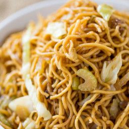 Panda Express Chow Mein (Perfect Copycat) Essen, Copycat Dinner, Panda Express Recipes, Firecracker Chicken, Vegetarian Oyster Sauce, Cooking Chinese Food, Dinner Then Dessert, Chow Mein Recipe, Chow Mein Noodles