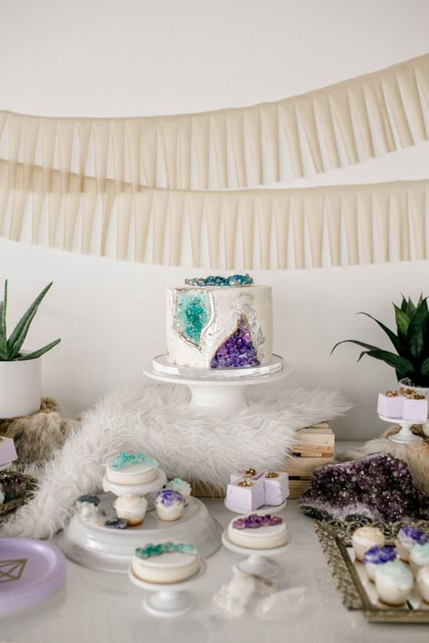 Gemstone and Crystal Themed Baby Shower | Party hacks and features on the blog Crystal Theme Party, Baby Tea Party, Birthday 22, Themes Party, Crystal Birthday, Baby Tea, Crystal Party, Geode Cake, Wedding Showers