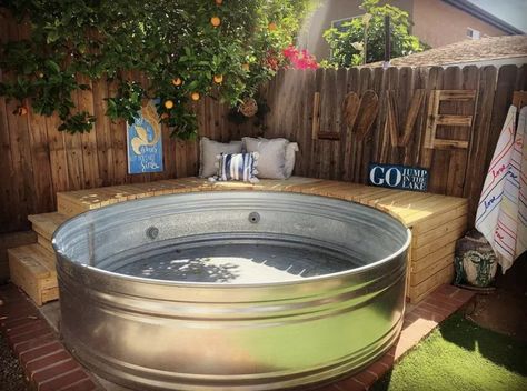 32 Clever Stock Tank Pool Designs and Ideas Tank Pool Ideas, Stock Tank Pool Ideas, Galvanized Stock Tank, Stock Tank Swimming Pool, Tank Swimming Pool, Cowboy Pool, Stock Pools, Diy Stock Tank, Stock Tank Pool Diy