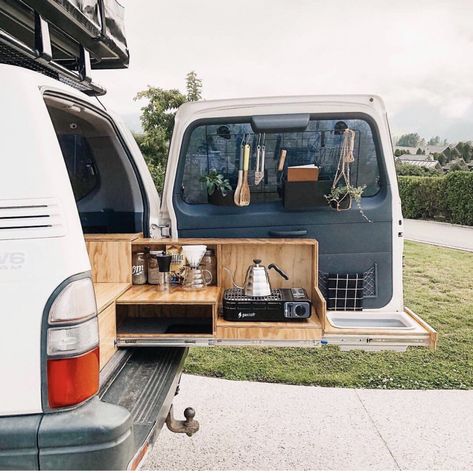 Car Camping Kitchen, Camping Kitchen Set Up, Kangoo Camper, Minivan Camper Conversion, Suv Camper, Minivan Camping, Truck Bed Camping, Suv Camping, Camping Diy