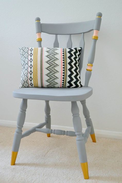 Upcycled Wooden Chair Inspiration - diy Thought Painted Chairs Diy, Chalk Paint Chairs, Painted Chair, Vintage Chair, Wooden Chairs, Upcycling Ideas, Chair Makeover, Painted Chairs, Colorful Chairs