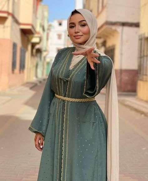 Moroccan Caftan Simple, Caftan Simple Chic, Caftan Simple, Morrocan Fashion, Moroccan Dresses, Moroccan Clothing, Moroccan Fashion, Muslim Fashion Hijab Outfits, Kaftan Style