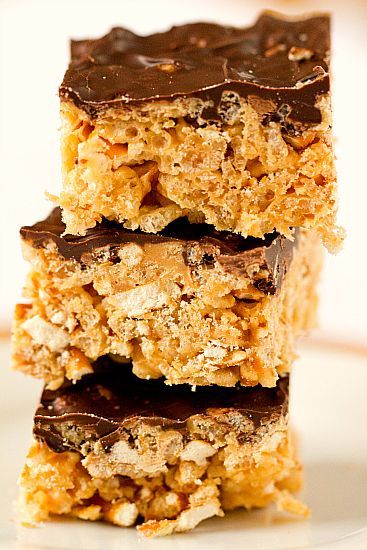 Chubby Hubby Rice Krispies Treats - Made with peanut butter, pretzels & chocolate! Pretzels Chocolate, Chocolate Rice Krispies, Brown Eyed Baker, Butter Pretzels, Pretzel Treats, Rice Krispies Treats, Peanut Butter Pretzel, Krispy Treats, Krispies Treats