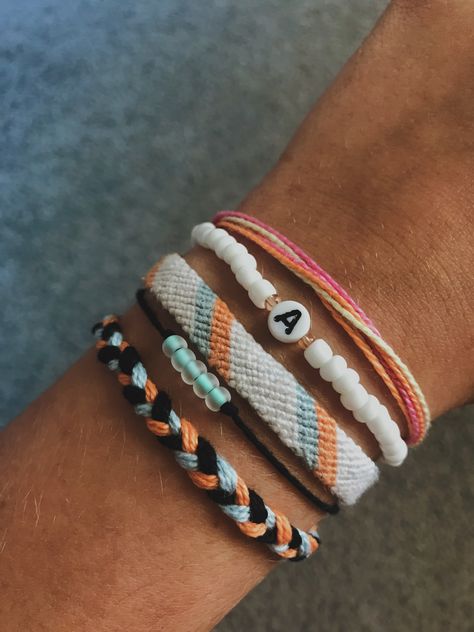 Cute Fun Bracelets, Cotton String Bracelets, Stacked Friendship Bracelets, Layered Friendship Bracelets, Tiny Friendship Bracelets, Cool Bracelets Ideas, Bf Gf Friendship Bracelets, Country Friendship Bracelets, Friendship Bracelet Collection