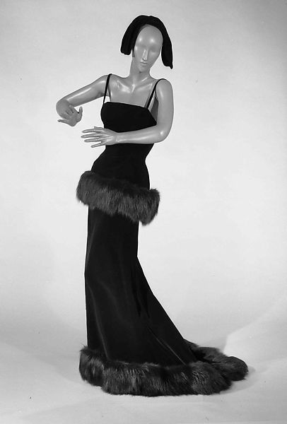 Traina Norell, 1959 Fashion, Norman Norell, Noblesville Indiana, 1950s Vintage Fashion, Velvet Dress Long, Formal Evening Wear, American Fashion Designers, Vintage Couture