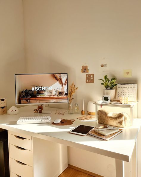 Desk Organization Dual Monitors, Mini Corner Desk, Office Table Setup Ideas, Mirror Above Desk Home Office, Working Table Aesthetic, Comfy Home Office Chair, Simple Desk Aesthetic, Aesthetic Desk With Monitor, Small Office Ideas In Bedroom Spare Room Work Spaces