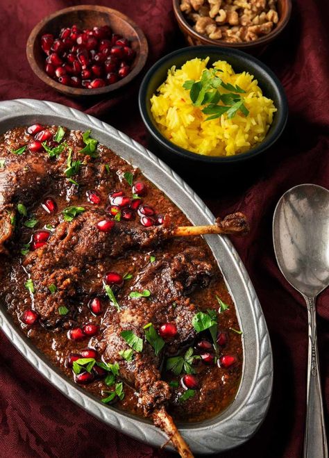 Essen, Fesenjan Recipe, Persian Food Iranian Cuisine, Iranian Recipes, Iranian Cuisine, Pomegranate Recipes, Holistic Recipes, Persian Cuisine, Iranian Food