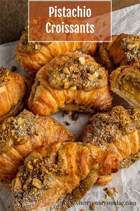 Pistachio Cream Filled Croissant, Italian Crossaint, Fall Croissant Recipes, Croissant Recipe Stuffed Dessert, Croissant Filling Ideas Savoury, Pistachio Croissant Filling, Croissant Filling Ideas Sweets, Pistachio Cream Croissant, Store Bought Croissant Ideas