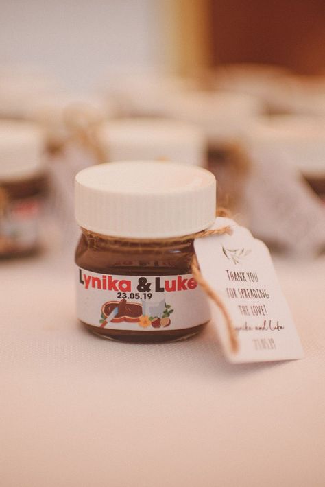 Personalised miniature jar of Nutella for wedding guests | Matt Penberthy Photography | <a href="https://www.rockmywedding.co.uk/lake-como-wedding" target="_blank" rel="noopener">See more of this real wedding</a> Nutella Wedding Favors, Sage Wedding Favors, Wedding Momento Ideas, Affordable Wedding Favors, Wedding Giveaways Ideas For Guests, Engagement Favours, Wedding Favours Unique, Wedding Giveaways Ideas, Wedding Guest Gifts Party Favors