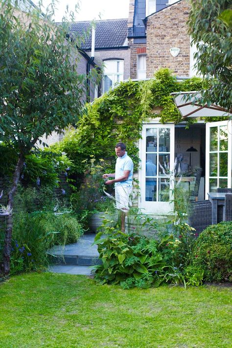 Pergola Shade Diy, Ombra Pergola, Urban Gardening Ideas, Small Urban Garden, Terrace Garden Ideas, Small City Garden, Townhouse Garden, London Garden, Garden Designer