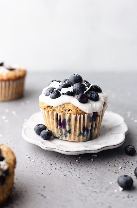 ... vegan blueberry and coconut muffins ... #vegan Vegan Blueberry Muffins, Muffins Vegan, Coconut Muffins, Dessert Aux Fruits, Vegan Blueberry, Tofu Scramble, Brunch Buffet, Vegan Milk, Blueberry Muffin