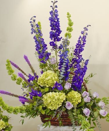 Alter Flowers, Sympathy Floral, Floral Designs Arrangements, Colorful Flowers Arrangements, Bells Of Ireland, Floral Art Arrangements, Altar Flowers, Large Flower Arrangements, Curly Willow