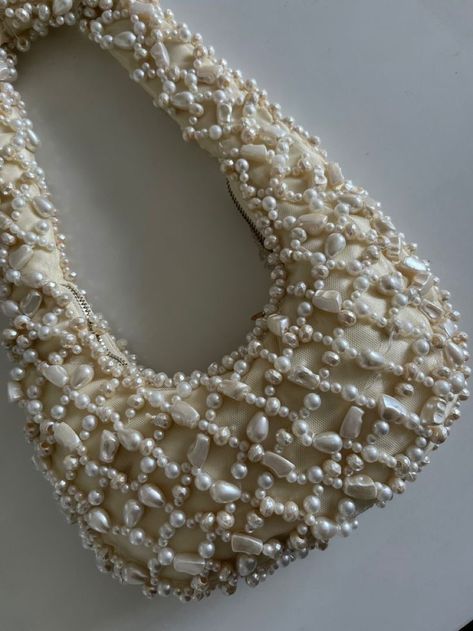 Bags For Wedding Outfit, Zara Pearl Bag, Bag Beads Handbags, Pearl Bag Outfit, Bead Bag Pattern, Diy Pearl Bag, Beaded Bag Pattern, Beaded Bags Pattern, Beads Bags Handmade