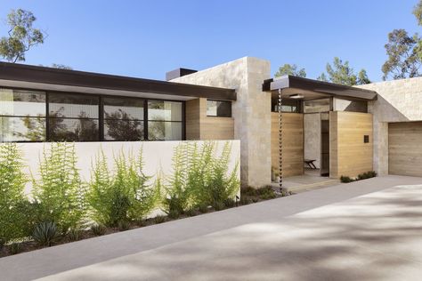 Montecito Tree House — Two Trees Architects Ranch Modern House, Contemporary One Story House, California Homes Exterior, Modern Desert Home Exterior, Single Story Mid Century Modern House, Joshua Tree House Exterior, Texas Modern House, Modern Texas Home, Modern Prairie Home Exterior