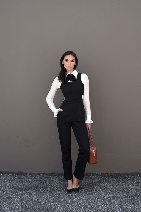 layering a jumpsuit Work Jumpsuit Outfit, Jumpsuit Layering, Outfit Layering, Black Jumpsuit Outfit, Work Jumpsuit, Work Wear Outfits, Spring Work Outfits, Jumpsuit Outfit, Layering Outfits