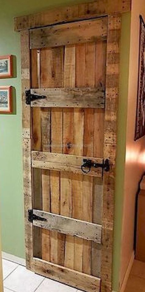 Pallet Door, Pallet Kitchen, Pallet Projects Furniture, Wooden Pallet Furniture, Pallet Creations, Wooden Pallet Projects, Recycled Pallets, Rustic Doors, Wood Pallet Projects