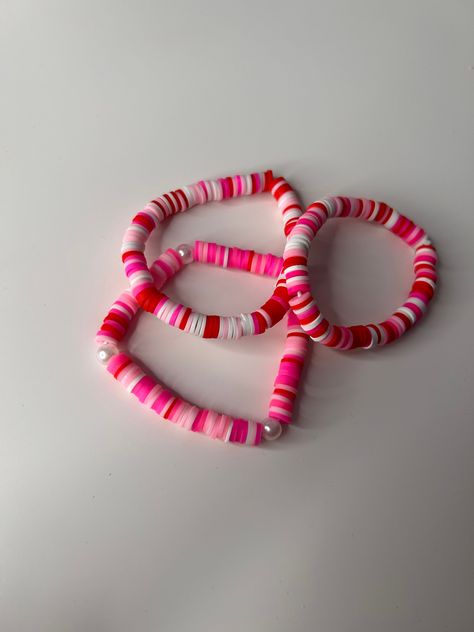 Xoxo Bracelet, Clay Bracelets, Clay Bead Necklace, Preppy Bracelets, Valentines Bracelets, Clay Bracelet, Beads Bracelet Design, Bead Ideas, Clay Bead