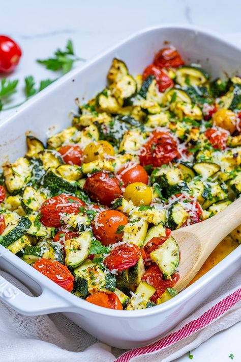 Garlicky Parmesan Zucchini Bake is Perfect for Clean Eating Style Brunch! | Clean Food Crush Zucchini Bake, Recipes Zucchini, Zucchini Boats, Parmesan Zucchini, Clean Food Crush, Food Crush, Clean Food, Veggie Sides, Veggie Dishes