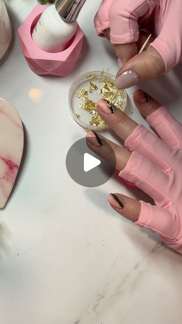 Nail Foil Tutorial, Dip Powder Nail Art, Diy Nails Tutorial, Dip Colors, Nail Color Combos, Foil Art, Eyeliner Brush, Foil Paper, Foil Nails