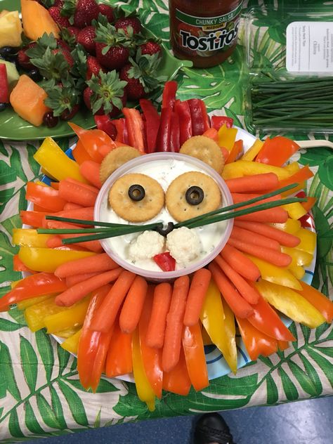 Lion head veggie tray! I saw this and had to try it for a lion themed baby shower we had for a couple-worker. It was super easy and a lot of fun!   Ingredients Mane: 1 red pepper, 2 orange peppers, 3 yellow peppers, bag of baby carrots     Face: tub of veggie dip, 4 Ritz crackers (2 for eyes & 2 for eyes), a few olive slices for eyeballs and nose, small piece of red pepper for mouth, chives for whiskers, 2 pieces of cauliflower for cheeks Lion Birthday Party, Jungle Theme Birthday Party, Zoo Birthday Party, Lion King Party, Wild Birthday Party, Lion Birthday, Jungle Theme Parties, Jungle Theme Birthday, Jungle Birthday Party