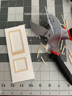 Miniature Door And Hardware Quick Tutorial Miniature Doors, Dollhouse Door, Miniature Door, Cardboard Dollhouse, Dolls House Shop, Dollhouse Tutorials, Dollhouse Miniature Tutorials, Diy Doll Miniatures, Doll House Crafts