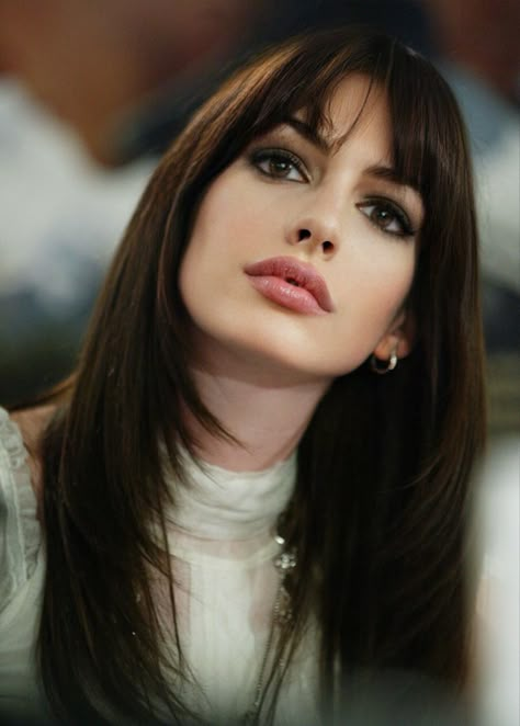 Anne Hathaway Makeup, Anne Hathaway Hair, Ann Hathaway, Devil Wears Prada, Anne Hathaway, 인물 사진, Cortes De Cabello, Aesthetic Hair, Trendy Hairstyles