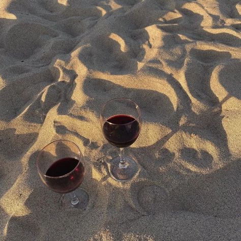 Wine On The Beach Aesthetic, Wine Beach Aesthetic, Bottle Of Wine Aesthetic, Red Beach Aesthetic, Wine And Beach, Wine On The Beach, Sarah Core, Burgundy Aesthetic, Fruity Wine