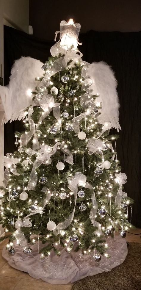 Angel Angelic Christmas Tree, Angel Christmas Tree Theme Decorating Ideas, Christmas Tree Angel Theme, Angel Theme Christmas Tree, Angel Themed Christmas Trees, Angel Christmas Tree, Angel Tree Ideas, Christmas Tree Angel, Angel Theme