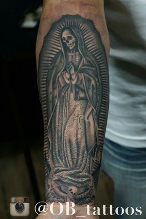 Santa Muerte Tattoo, Mother Mary Tattoos, Tattoo Mafia, Mary Tattoo, God Tattoos, Explore Tattoo, Hand Tattoos For Guys, Arm Tattoos For Women, Book Tattoo