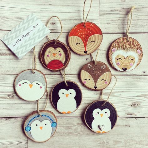 LittlePenguinArt on Instagram: “Just wanted to see them altogether! 😃😍 Which would you choose?  Now available to order in my Etsy shop 🤗💕 . . #woodland #woodslice…” Natal, Christmas Tree Festival, Wood Art Diy, Rope Projects, Crafty Decor, Handmade Christmas Crafts, Diy Christmas Tree Ornaments, Wood Slice Ornament, Christmas Penguin