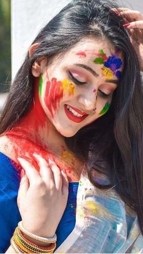 Holi Pics, Holi Background, Holi Girls, Holi Pictures, Women Celebrating, Festival Of Colors, Holi Photo, Holi Images, Hindu Festival