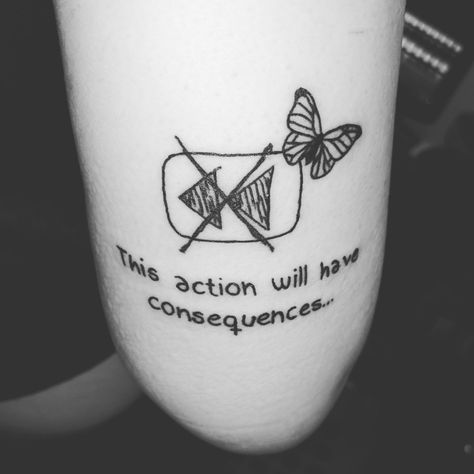 Tattoo for the video game "Life is Strange." Tattoo For Gamers, Video Games Tattoo Ideas, Horror Game Tattoo, Gamer Tattoo Ideas, Video Games Tattoo, Gaming Tattoo Ideas, Video Game Tattoo Ideas, Life Is Strange Tattoo, Strange Tattoos