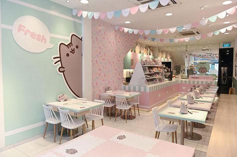 Pusheen Cafe - Super Cute Kawaii!! Pusheen Cafe, Kawaii Places, Kids Restaurants, Pop Up Cafe, Kids Cafe, Themed Cafes, Kitty Cafe, Cute Cafe, Bakery Design