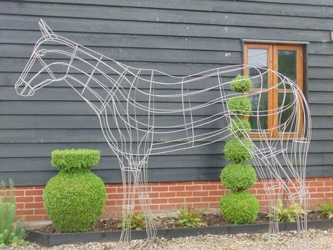 Topiary Frames & Frames for Florists gallery | Topiary Art Designs Topiary Animals, Equestrian Diy, Topiary Frames, Topiary Ideas, Metal Horse Sculptures, Blacksmith Art, Art Fer, Chicken Wire Crafts, Topiary Diy