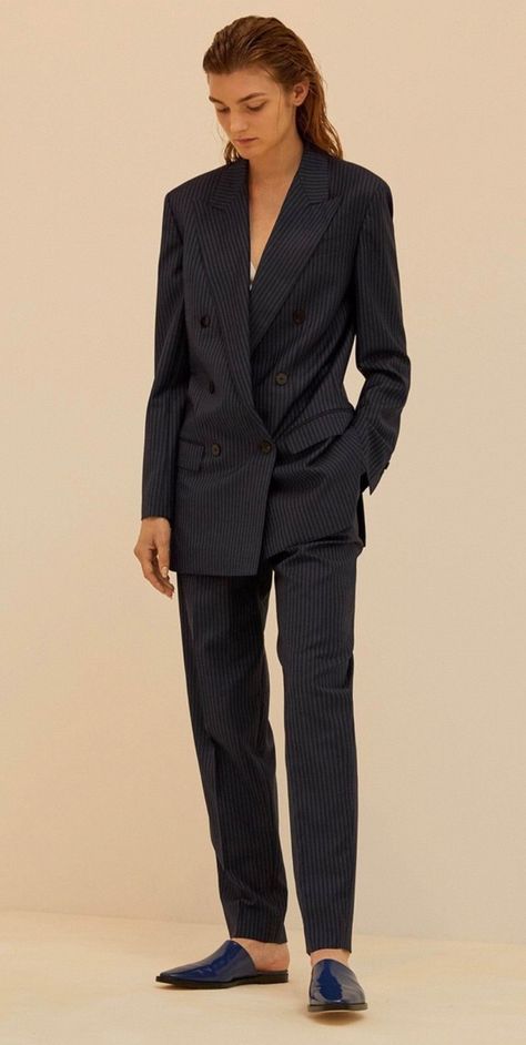 Theory spring 2019 rtw Androgynous Outfits, Androgynous Style, Corporate Fashion, Suit Women, Power Suit, Androgynous Fashion, Minimal Chic, African Beauty, Fit Inspo