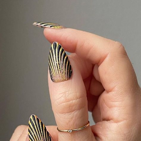 Roaring 20s Nails 1920s Style, Great Gatsby Nails 1920s, 20s Nails Gatsby, Great Gatsby Nails Designs, Art Deco Nails Designs, 1920s Nails Roaring 20s, Gatsby Nails 1920s, Roaring 20s Nails, Flapper Nails