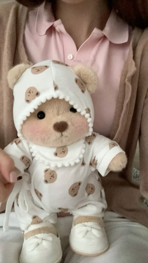 Cutest Teddy Bear, Get A Hug Bear Plushie, Get A Hug Bear, Aesthetic Teddy Bear, Jellycat Stuffed Animals, Cute Backpack, Brown Teddy Bear, Soft Teddy, Cute Plushies