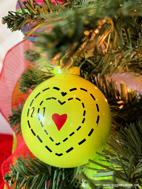 The Grinch Christmas Ornaments, Diy Grinch Ornaments Christmas Trees, Grinch Heart Ornament, Diy Grinch Christmas Ornaments, Grinch Ornaments Diy Kid, Easy Grinch Crafts, Grinch Heart Grew Three Sizes, Grinch Christmas Ornaments Diy, Diy Grinch Christmas Tree