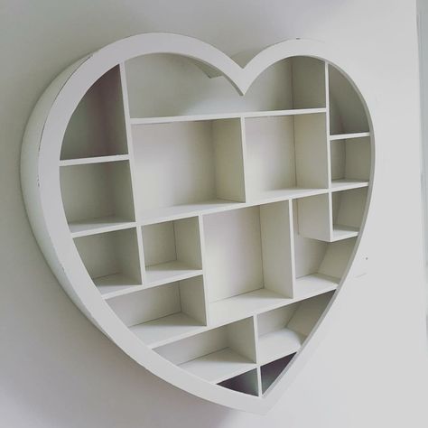 Heart Wall Shelf, Cute Room Shelves, Heart Shelf Decor, Heart Shaped Shelf, Cute Furniture For Bedroom, Cute Shelving, Heart Shelves, Heart Bookshelf, Aesthetic Shelves