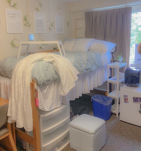 Dorm Blue Aesthetic, Light Blue And Grey Dorm Room Ideas, Pastel Blue Dorm Room, Light Blue Dorm Room Aesthetic, Dorm Room Aesthetic Blue, Light Purple Dorm Room, Dorm Room Light Blue, Baby Blue Dorm Room Ideas, Light Blue And White Dorm Room