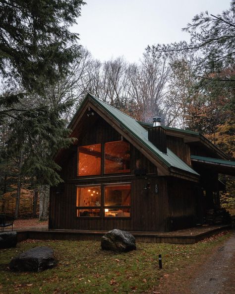 Vermont Cabin on Instagram: “Our dream for this cabin was to create a true escape in Vermont. We wanted to be more than just a place to drop your skis and take your…” Vermont Cabin, Vermont Trip, Vermont Winter, Woodstock Vermont, Ecological House, Dream Cabin, Winter Cabin, Fall 24, A Cabin