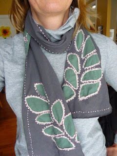 Diy Scarfs, Gamle T Shirts, T Shirt Tutorial, Shirt Scarf, Alabama Chanin, Scarf Tutorial, Reverse Applique, Diy Scarf, Recycled T Shirts