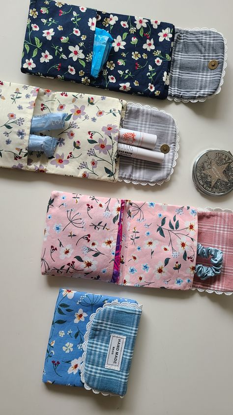 Karpet Perca, Diy Sy, Padded Pouch, Pouch Diy, Sewing Machine Projects, Cute Sewing Projects, Sewing Crafts Tutorials, Sewing Business, Sew Ins