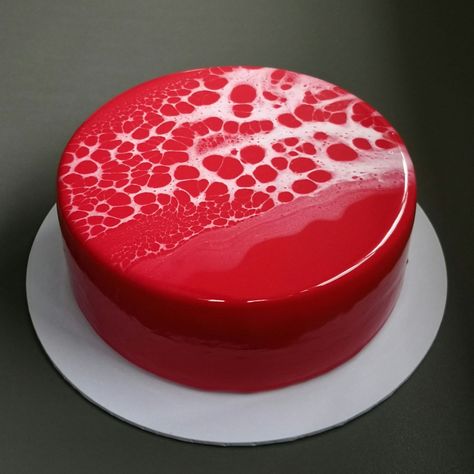 Vanilla sponge layered with white chocolate mousse, strawberry compote and mirror spiderweb mirror glaze. Mirror Glazed Cakes, Strawberry Entremet, Mirror Glaze Cake Recipes, Glaze Cake, Patisserie Design, Mirror Glaze Cake, Strawberry Compote, White Chocolate Mousse, Red Cake